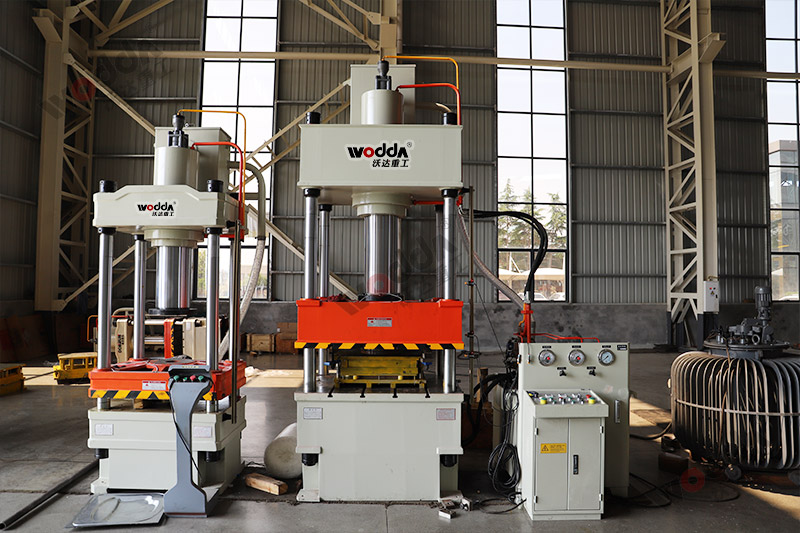 200噸不銹鋼蓋成型液壓機(jī) 200噸不銹鋼蓋成型液壓機(jī)