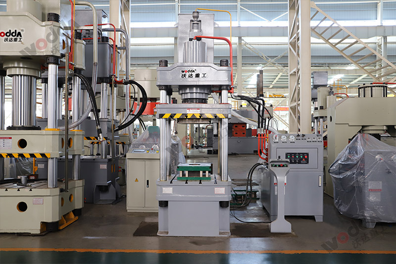 200噸五金配件成型液壓機(jī) 200噸五金配件成型液壓機(jī)