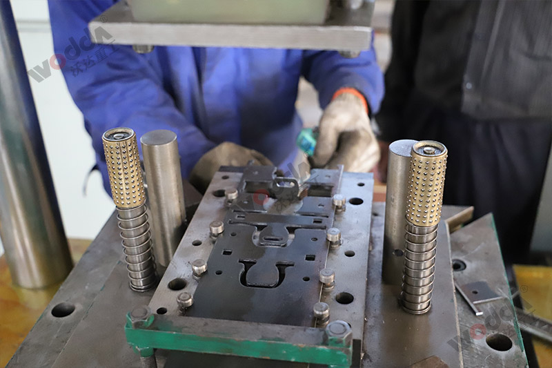 200噸五金配件成型液壓機(jī) 200噸五金配件成型液壓機(jī)