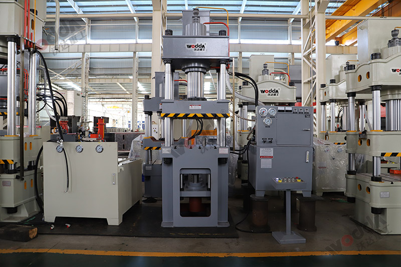 200噸金屬拉伸液壓機(jī) 200噸金屬拉伸液壓機(jī)