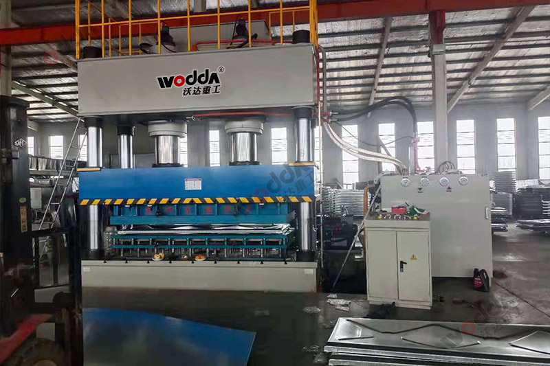 1000噸不銹鋼水箱板拉伸液壓機(jī)_1000T雙缸四柱拉伸機(jī) 1000噸不銹鋼水箱板拉伸液壓機(jī)_1000T雙缸四柱拉伸機(jī)