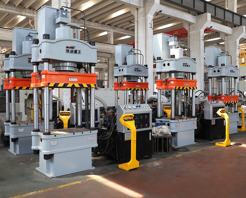 200噸汽車配件拉伸液壓機(jī) 200噸汽車配件拉伸液壓機(jī)