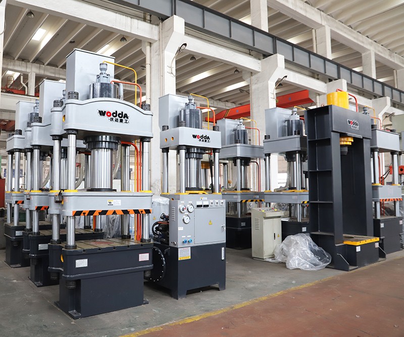 200噸汽車配件拉伸液壓機(jī) 200噸汽車配件拉伸液壓機(jī)