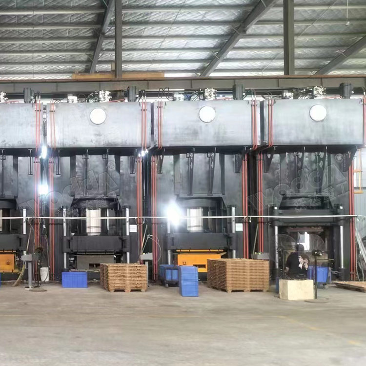 1800噸框架式液壓機客戶生產現(xiàn)場